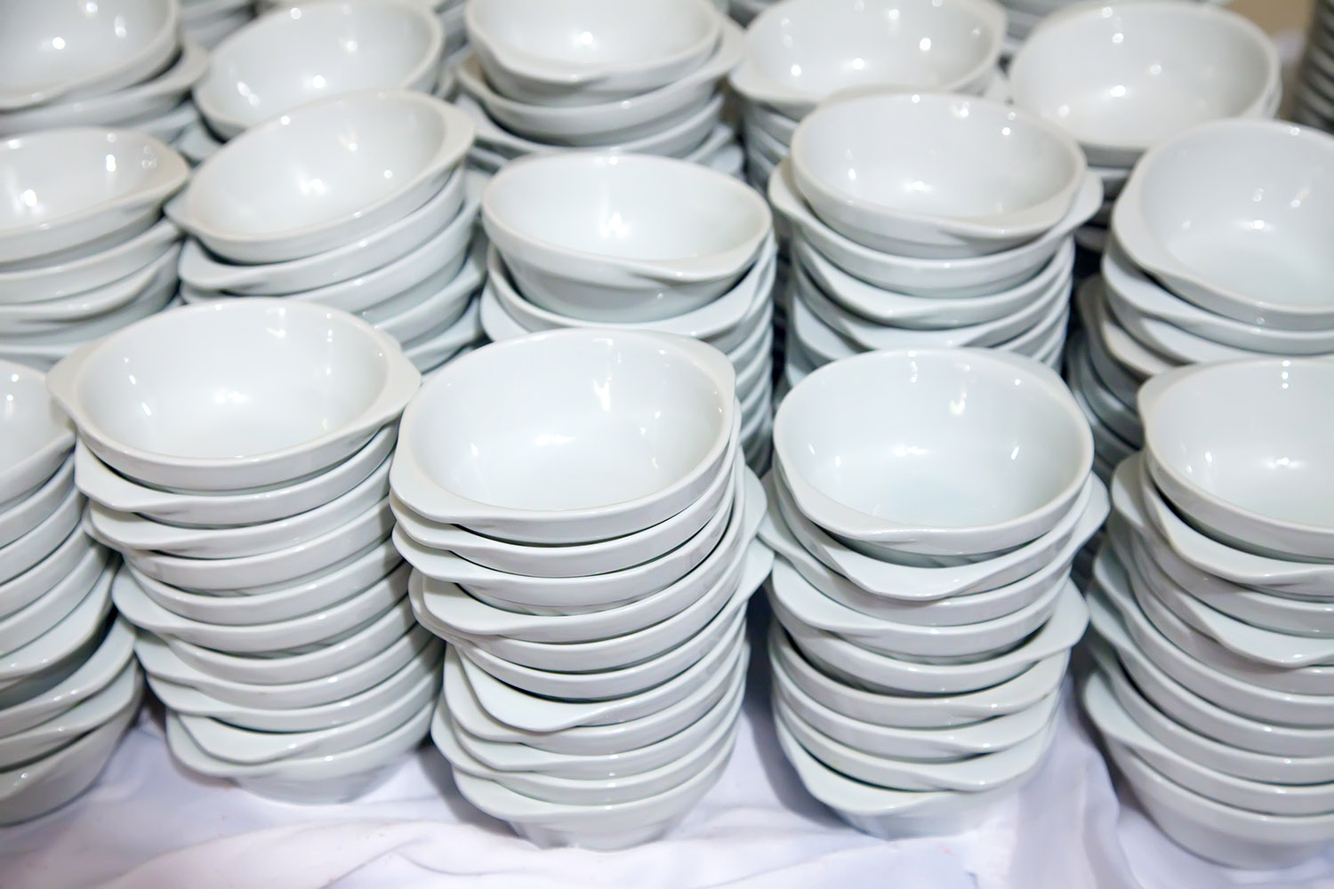 Many  white  bowls stacked together